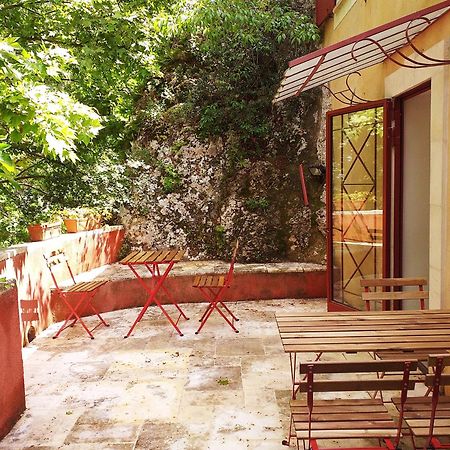 Maison Au Coeur De Fontaine De Vaucluse, Nichee Sur Le Rocher Et Surplombant La Sorgue Exterior foto
