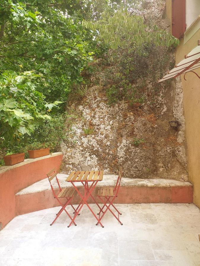 Maison Au Coeur De Fontaine De Vaucluse, Nichee Sur Le Rocher Et Surplombant La Sorgue Exterior foto