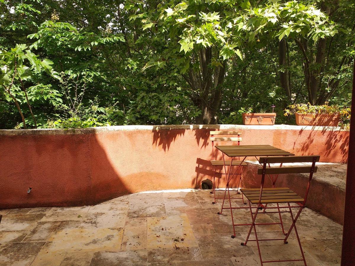 Maison Au Coeur De Fontaine De Vaucluse, Nichee Sur Le Rocher Et Surplombant La Sorgue Exterior foto
